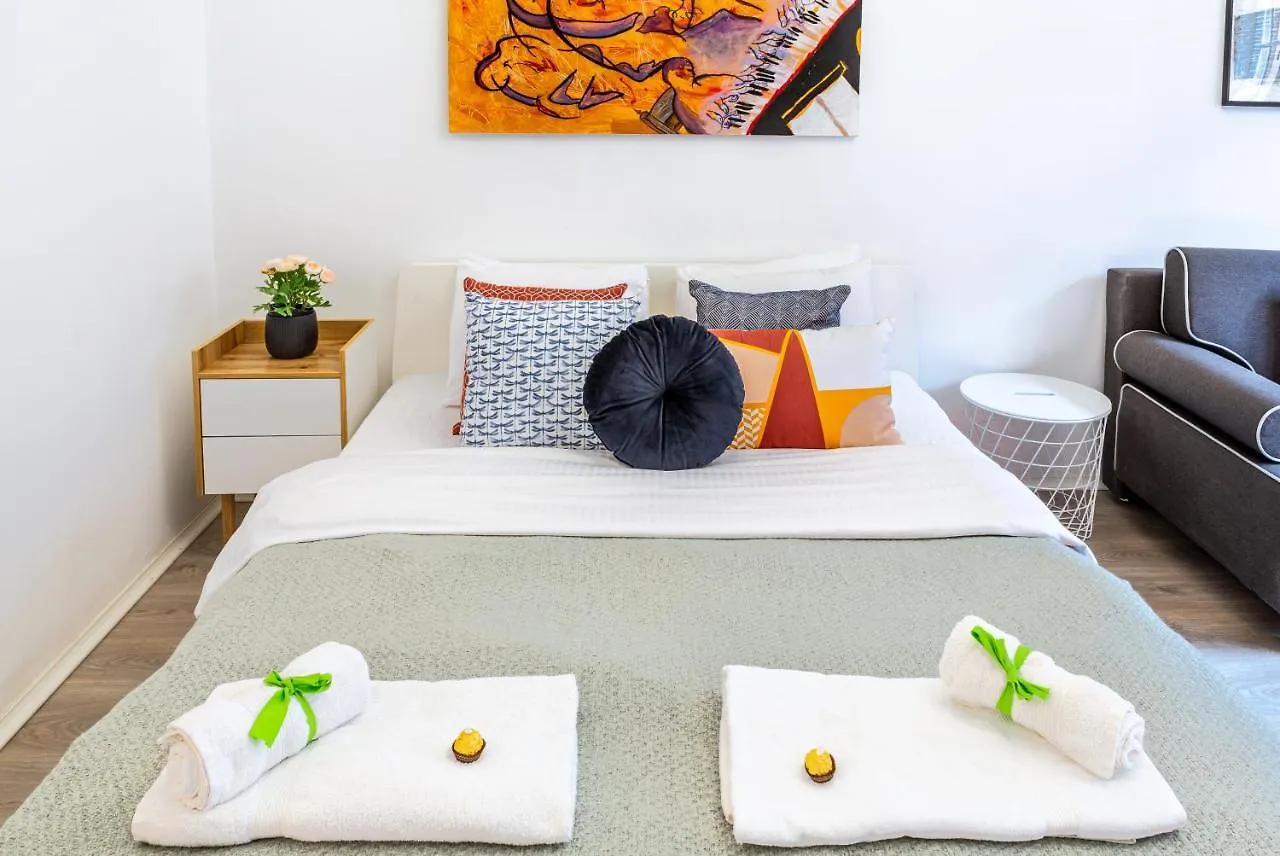 Sweet Studio With Art In The Heart Of Budapest Apartment