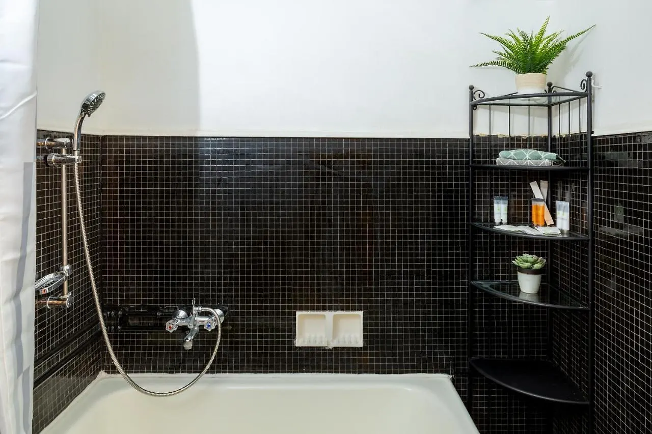 Sweet Studio With Art In The Heart Of Budapest Apartment