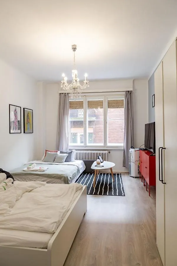Sweet Studio With Art In The Heart Of Budapest Apartment